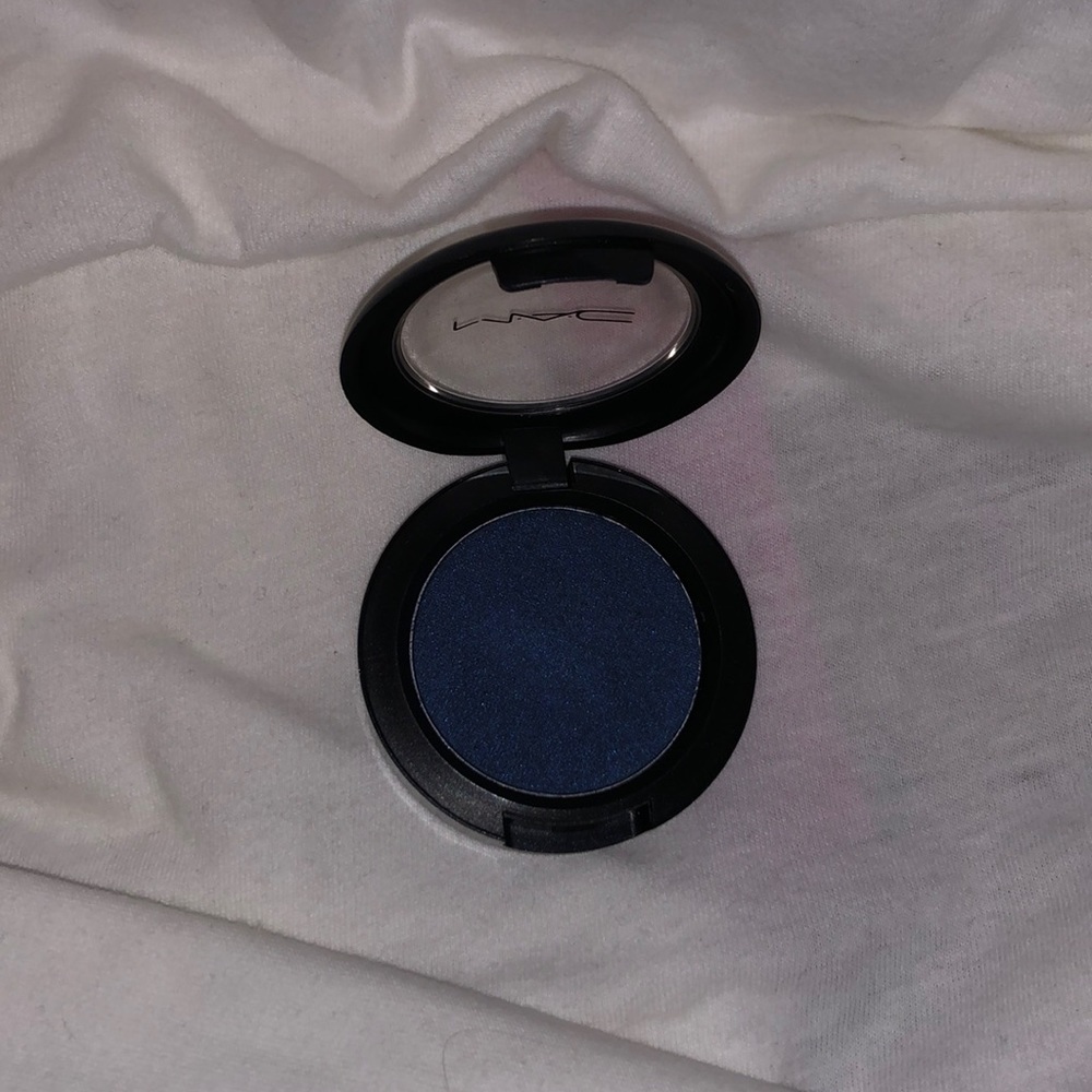 MAC COSMETICS- single eyeshadow in shade “thru the night” pro long wear